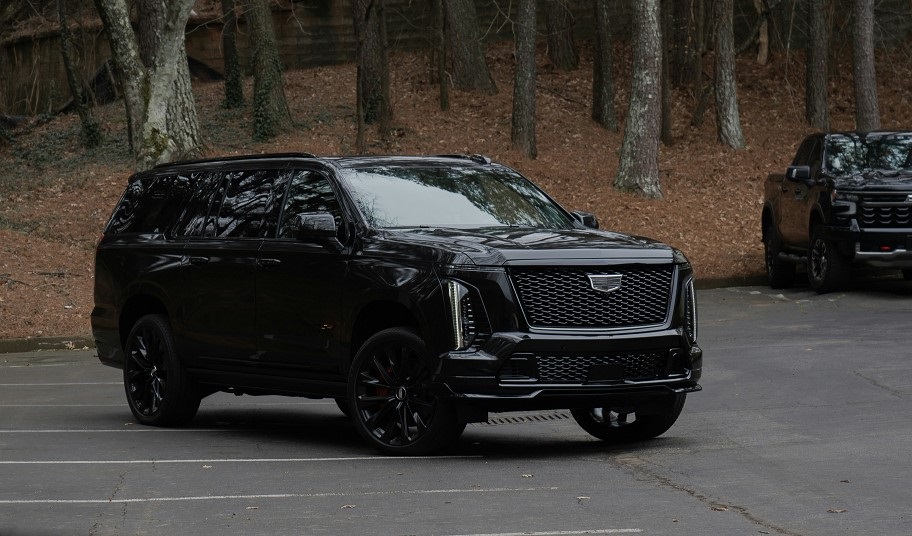 Black luxury sedan for Palo Alto airport service